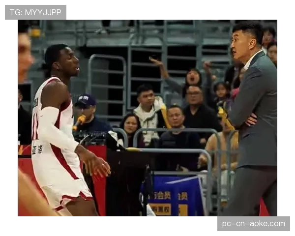 裁判因争议性读秒暂停比赛，引发英国赛现场观众巨大不满